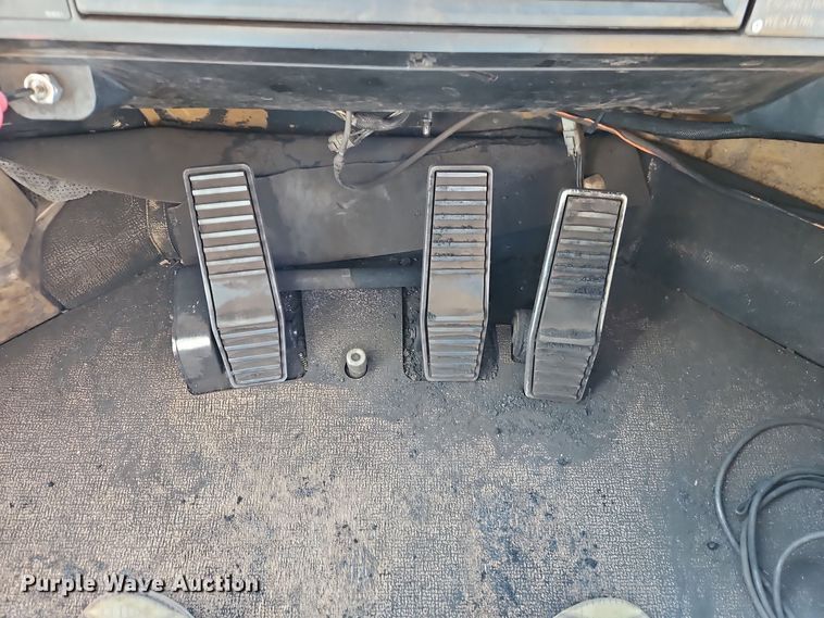 image for item DT7542 1995 Caterpillar 990 dozer