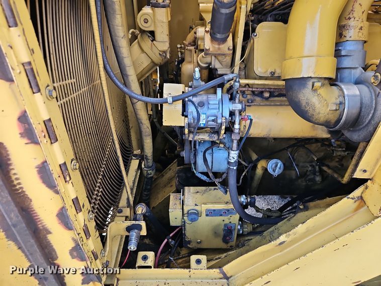 image for item DT7542 1995 Caterpillar 990 dozer