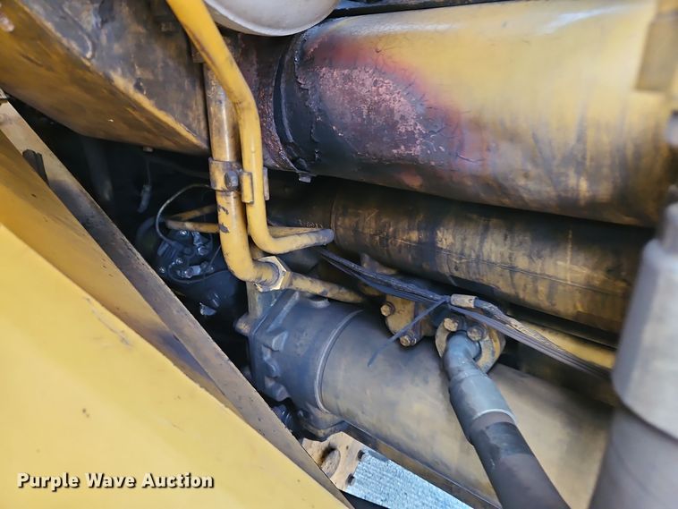 image for item DT7542 1995 Caterpillar 990 dozer