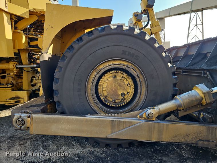 image for item DT7542 1995 Caterpillar 990 dozer