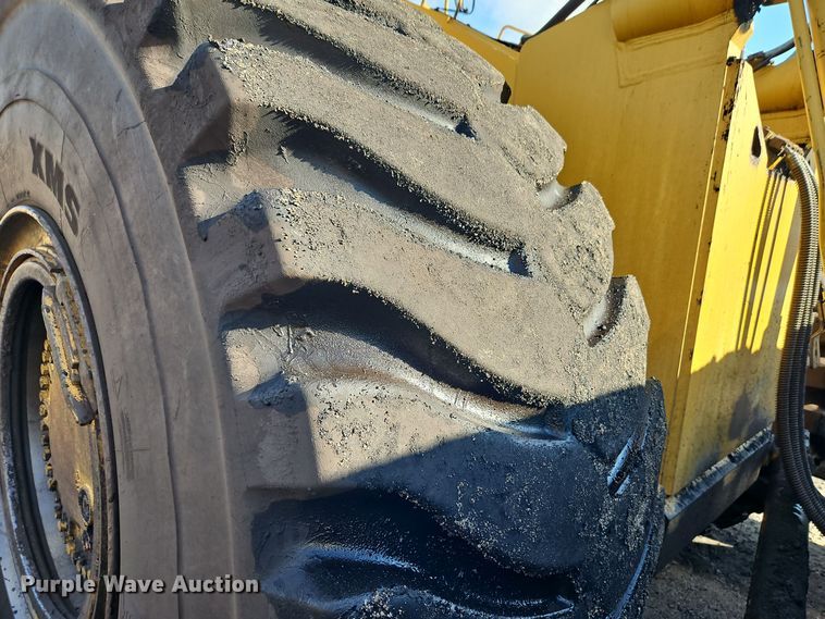 image for item DT7542 1995 Caterpillar 990 dozer