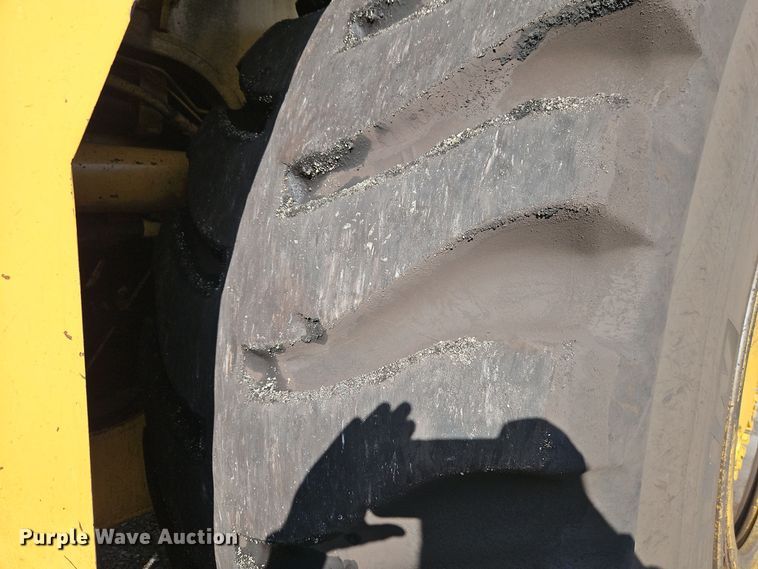 image for item DT7542 1995 Caterpillar 990 dozer