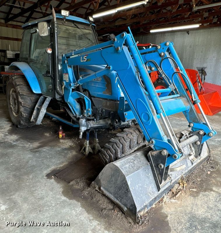 image for item DU9539 2009 LS P7010C MFWD tractor