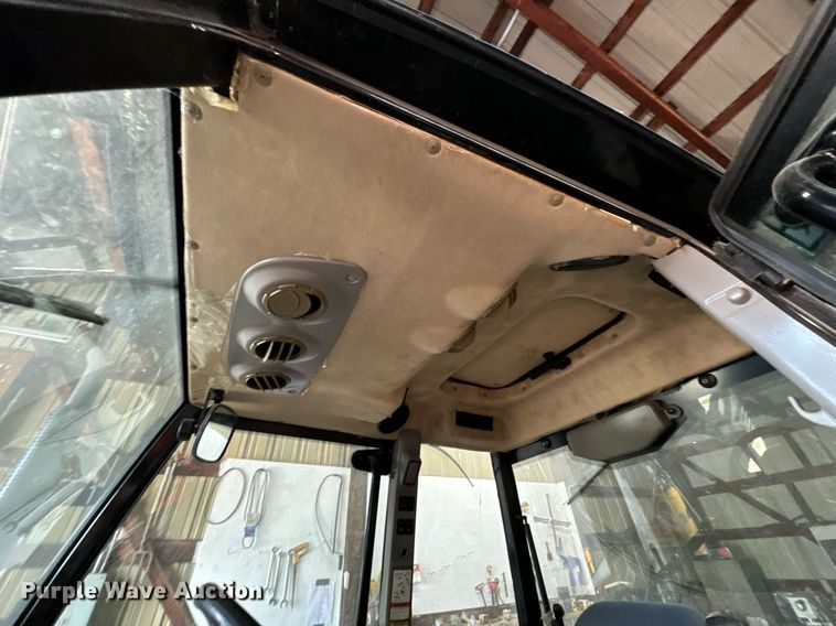 image for item DU9539 2009 LS P7010C MFWD tractor