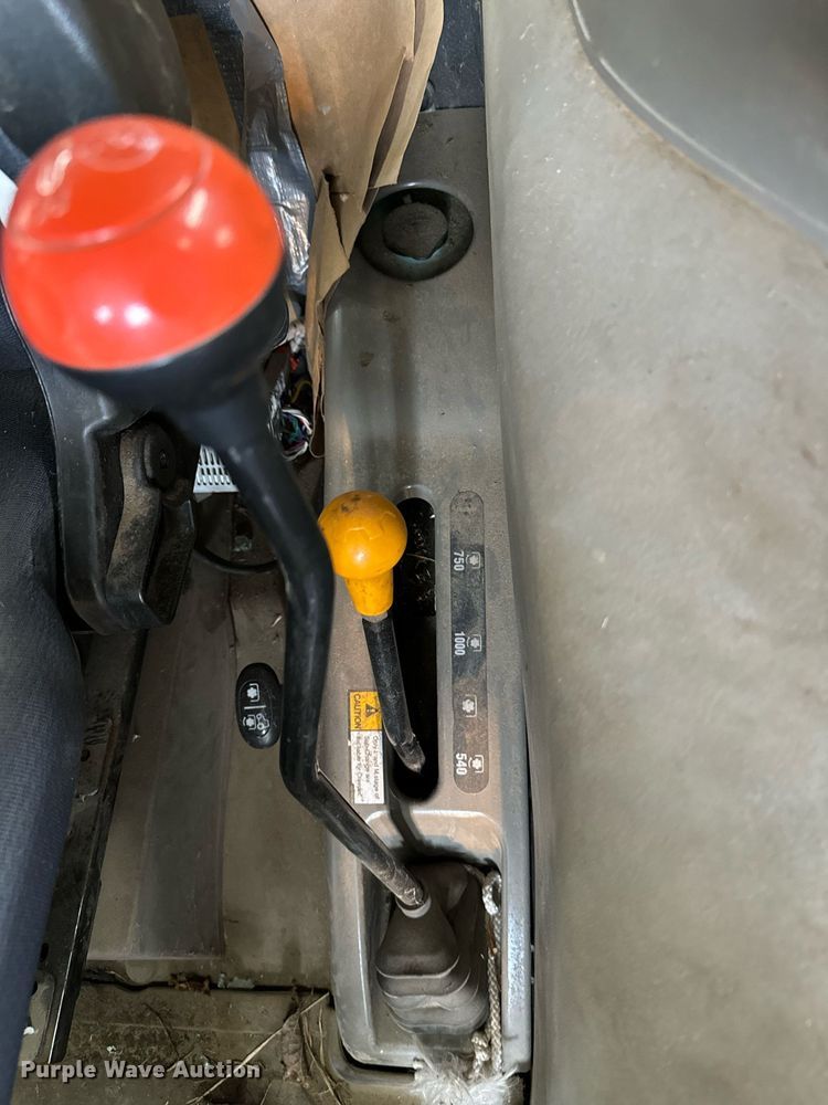 image for item DU9539 2009 LS P7010C MFWD tractor