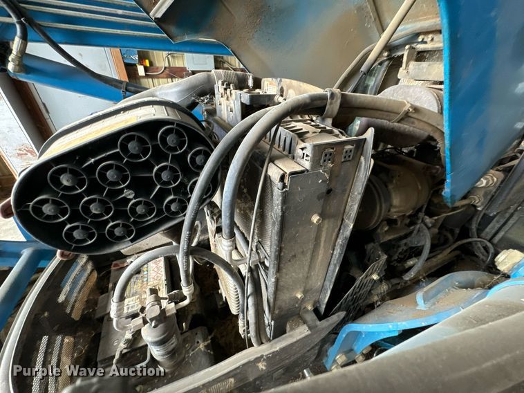 image for item DU9539 2009 LS P7010C MFWD tractor