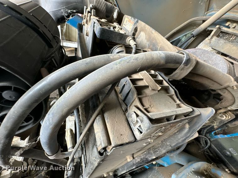 image for item DU9539 2009 LS P7010C MFWD tractor