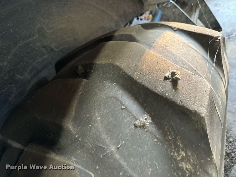 image for item DU9539 2009 LS P7010C MFWD tractor