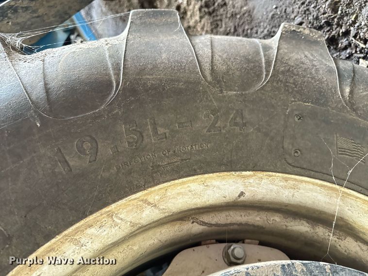 image for item DU9539 2009 LS P7010C MFWD tractor