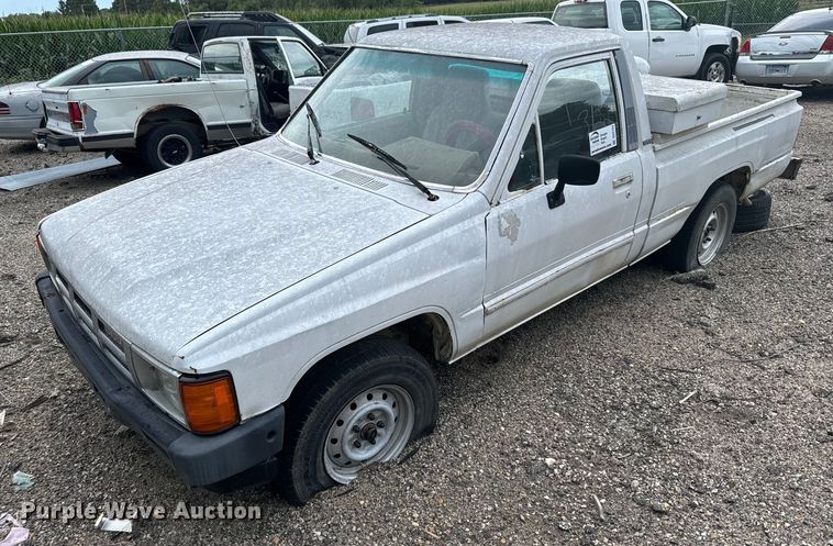 image for item DV2754 1986 Toyota  pickup truck