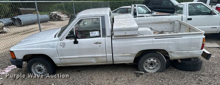 image for item DV2754 1986 Toyota  pickup truck