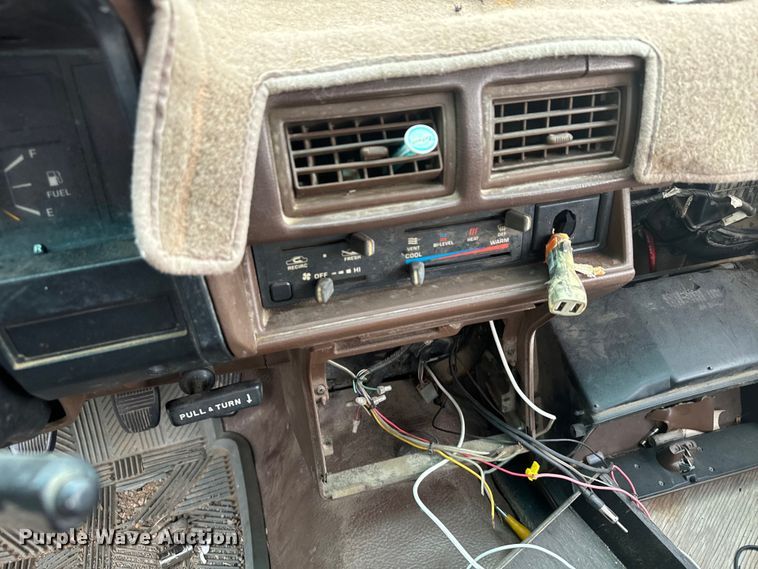 image for item DV2754 1986 Toyota  pickup truck