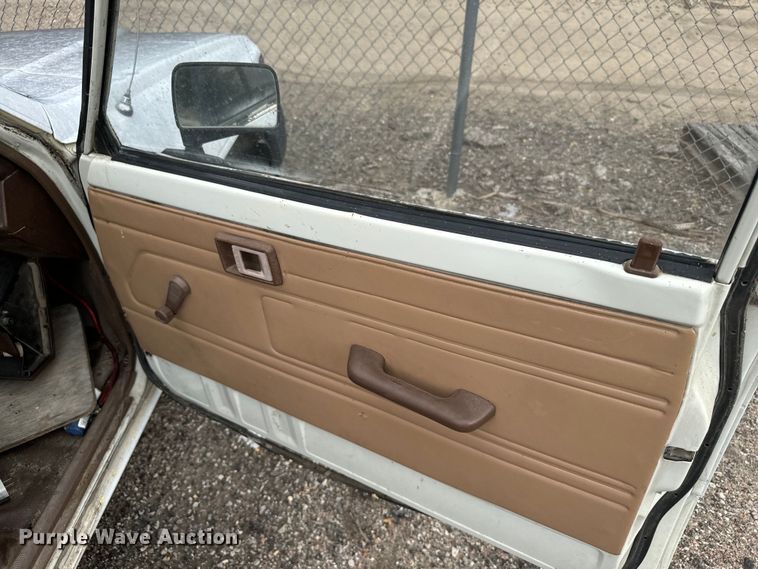 image for item DV2754 1986 Toyota  pickup truck