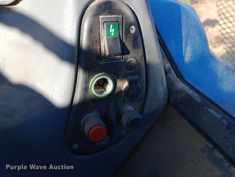 image for item DW0837 New Holland TS90 tractor