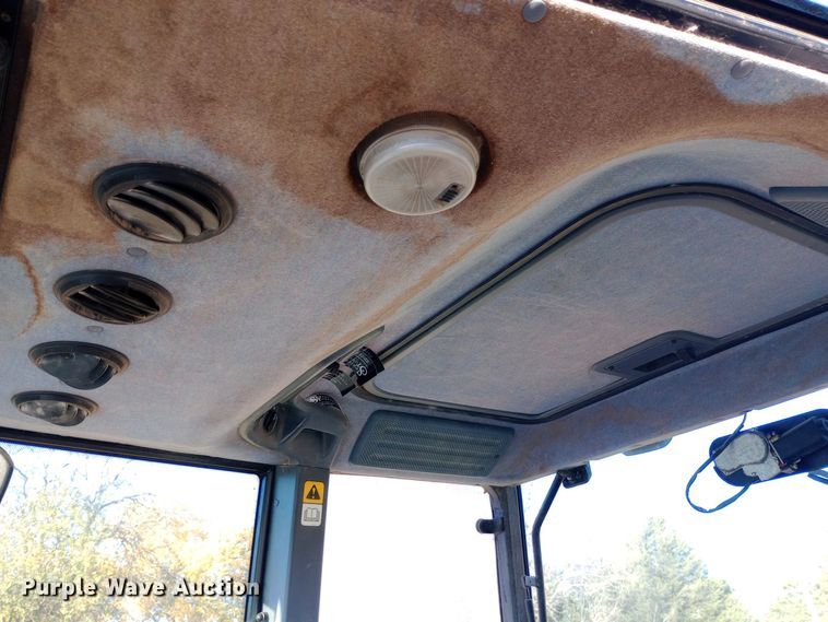 image for item DW0837 New Holland TS90 tractor