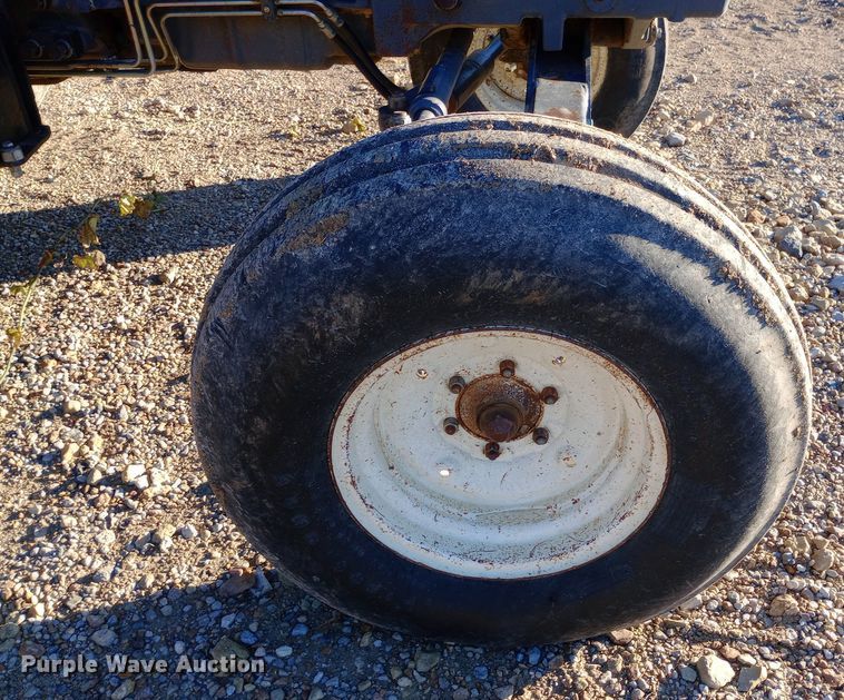 image for item DW0837 New Holland TS90 tractor