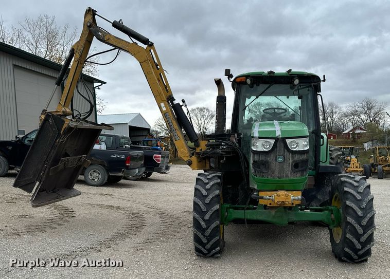 image for item DW2372 2013 John Deere 6115M MFWD tractor