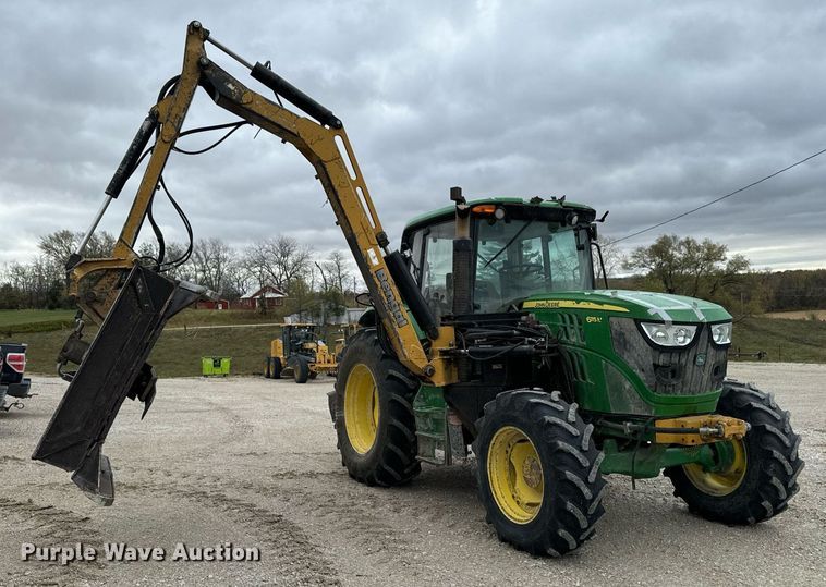 image for item DW2372 2013 John Deere 6115M MFWD tractor