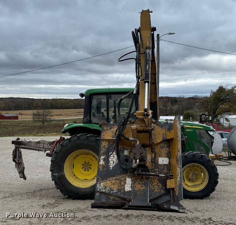 image for item DW2372 2013 John Deere 6115M MFWD tractor