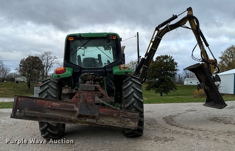 image for item DW2372 2013 John Deere 6115M MFWD tractor