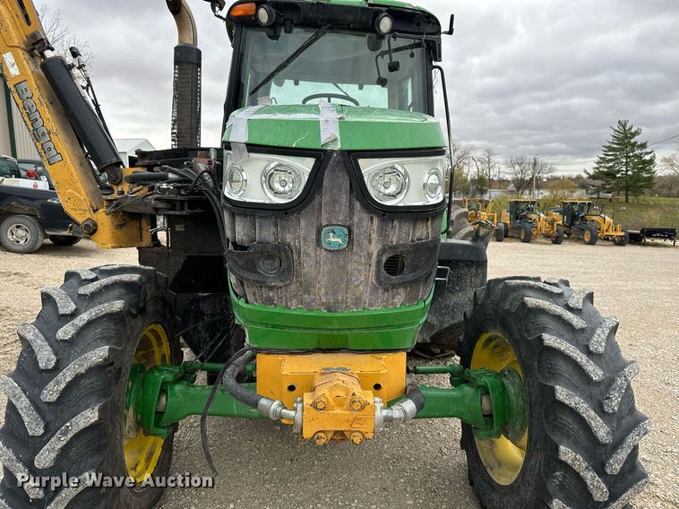 image for item DW2372 2013 John Deere 6115M MFWD tractor