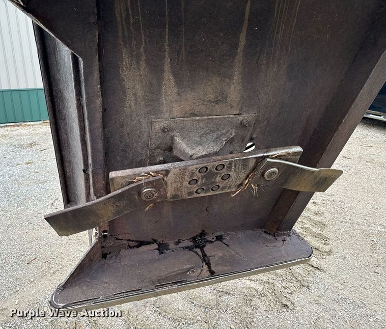 image for item DW2372 2013 John Deere 6115M MFWD tractor