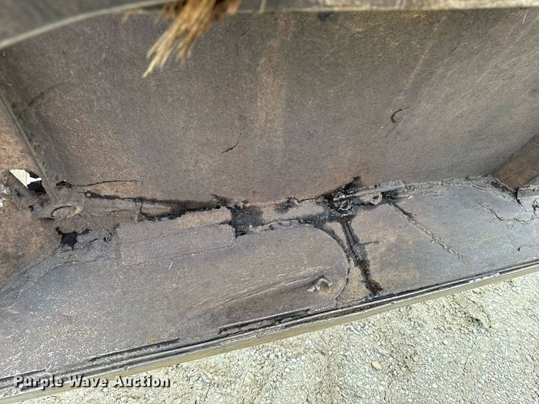 image for item DW2372 2013 John Deere 6115M MFWD tractor