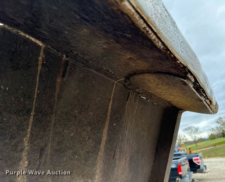 image for item DW2372 2013 John Deere 6115M MFWD tractor