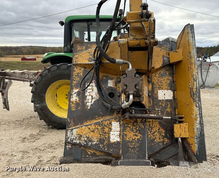 image for item DW2372 2013 John Deere 6115M MFWD tractor