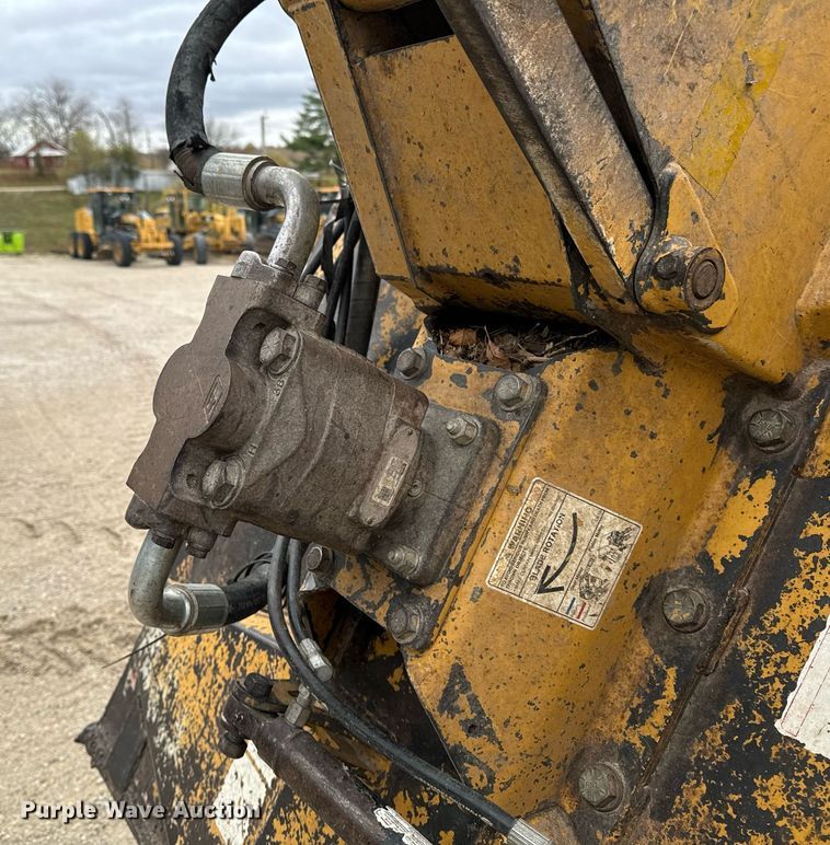 image for item DW2372 2013 John Deere 6115M MFWD tractor