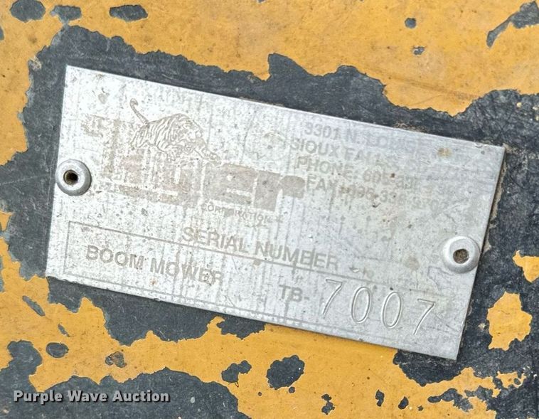 image for item DW2372 2013 John Deere 6115M MFWD tractor