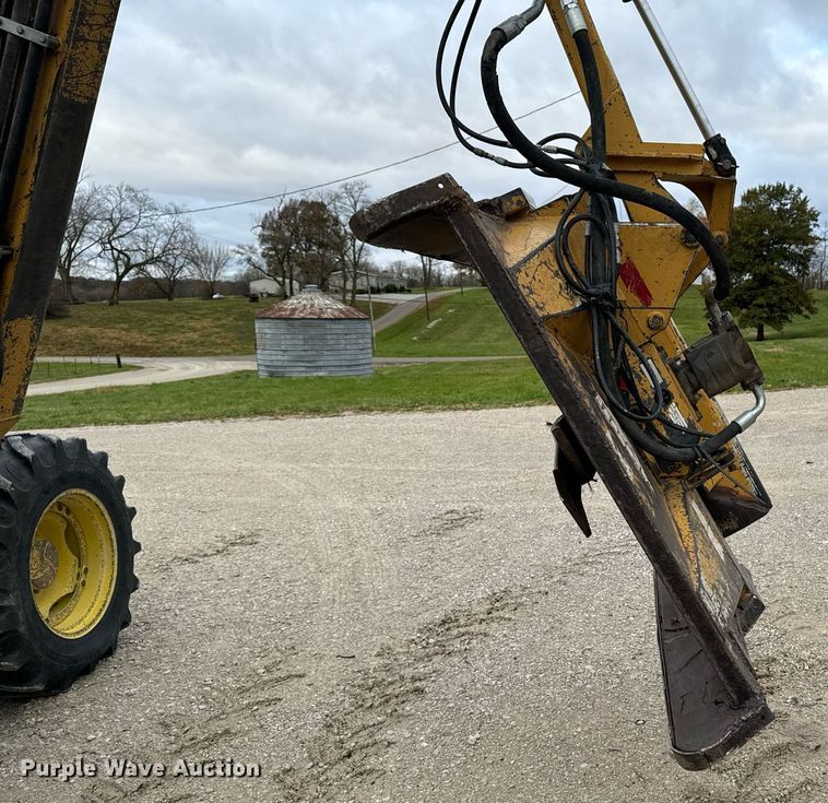 image for item DW2372 2013 John Deere 6115M MFWD tractor