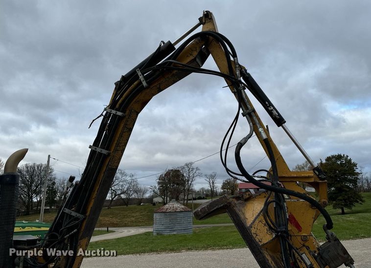 image for item DW2372 2013 John Deere 6115M MFWD tractor