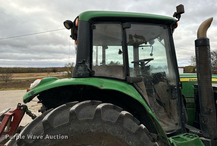 image for item DW2372 2013 John Deere 6115M MFWD tractor