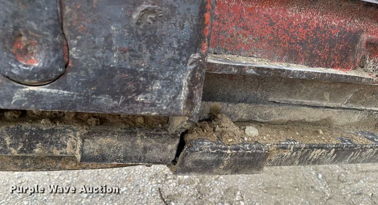 image for item DW2372 2013 John Deere 6115M MFWD tractor