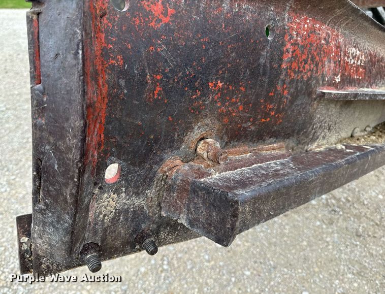 image for item DW2372 2013 John Deere 6115M MFWD tractor