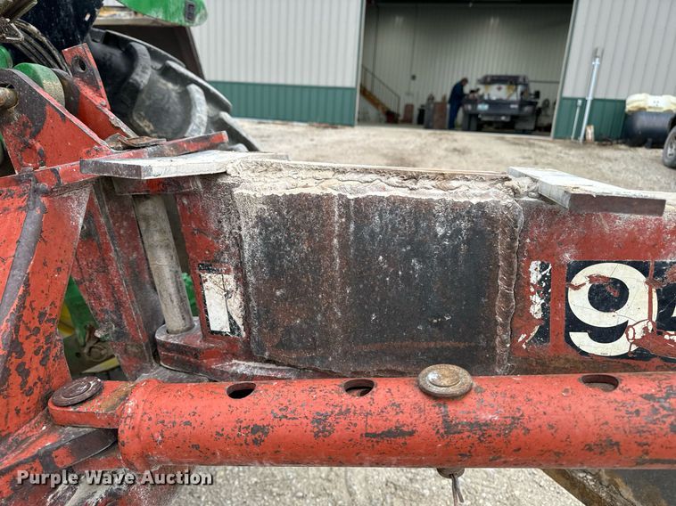 image for item DW2372 2013 John Deere 6115M MFWD tractor