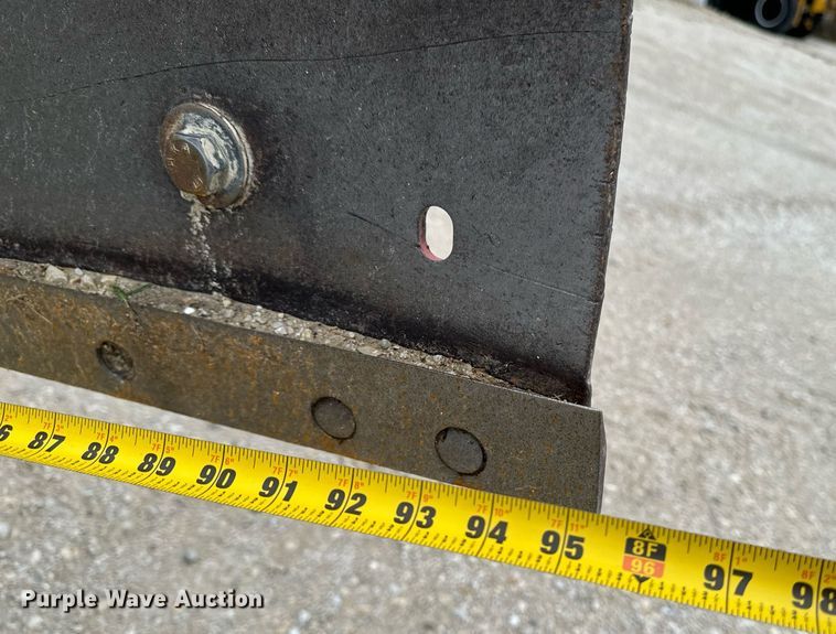 image for item DW2372 2013 John Deere 6115M MFWD tractor