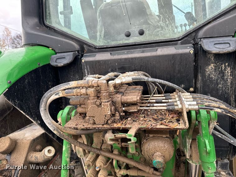 image for item DW2372 2013 John Deere 6115M MFWD tractor