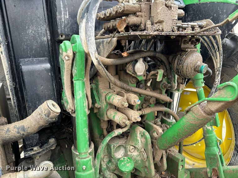 image for item DW2372 2013 John Deere 6115M MFWD tractor