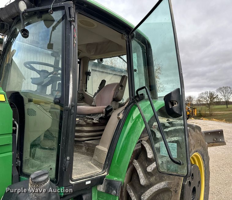 image for item DW2372 2013 John Deere 6115M MFWD tractor