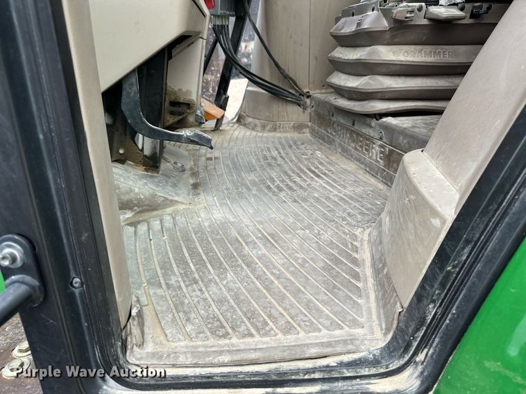 image for item DW2372 2013 John Deere 6115M MFWD tractor