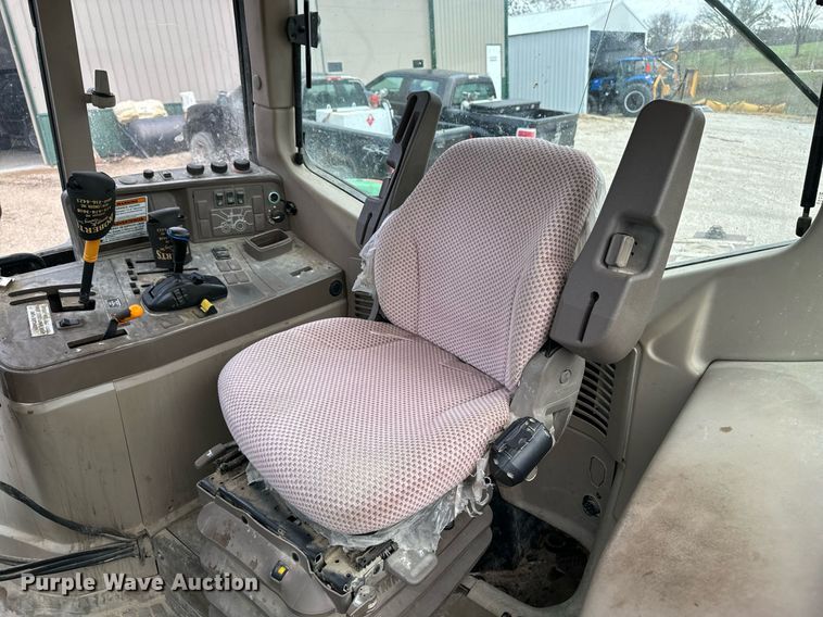 image for item DW2372 2013 John Deere 6115M MFWD tractor