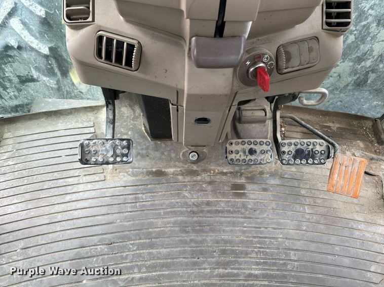 image for item DW2372 2013 John Deere 6115M MFWD tractor