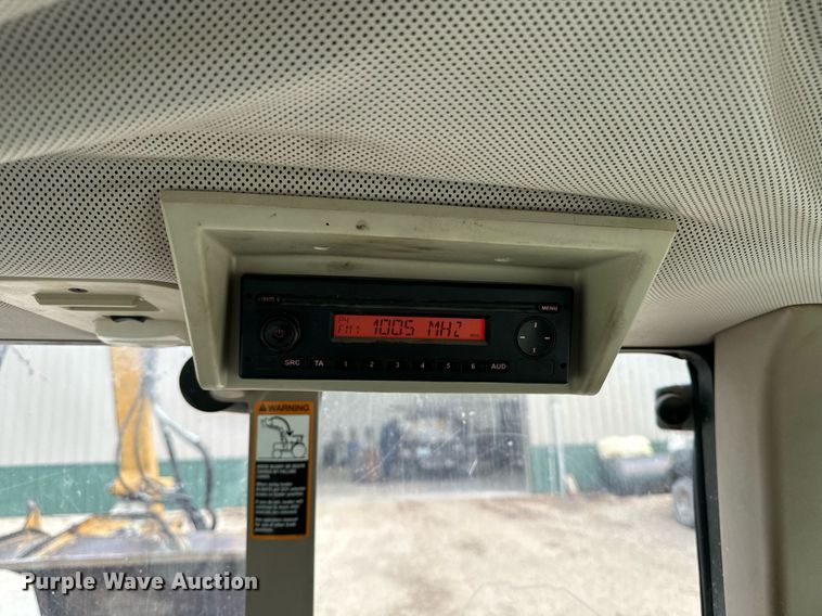 image for item DW2372 2013 John Deere 6115M MFWD tractor