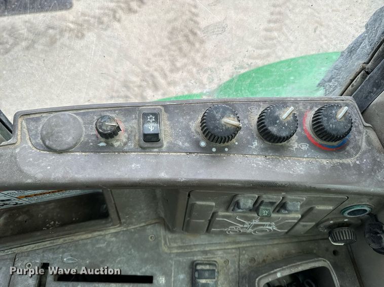 image for item DW2372 2013 John Deere 6115M MFWD tractor