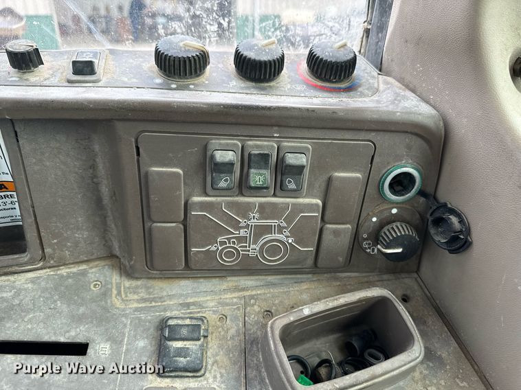 image for item DW2372 2013 John Deere 6115M MFWD tractor