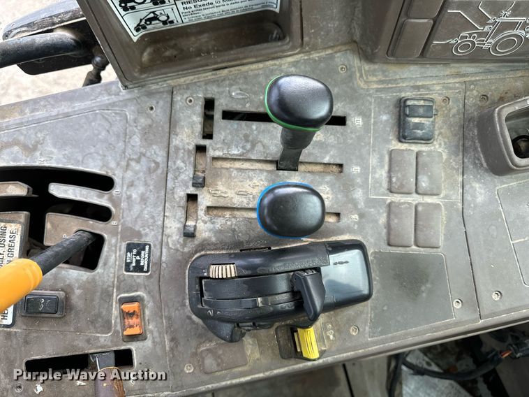 image for item DW2372 2013 John Deere 6115M MFWD tractor