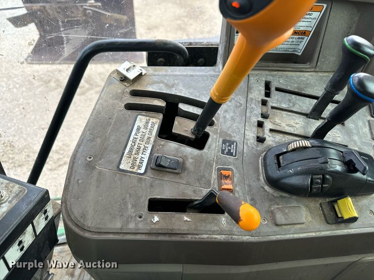 image for item DW2372 2013 John Deere 6115M MFWD tractor