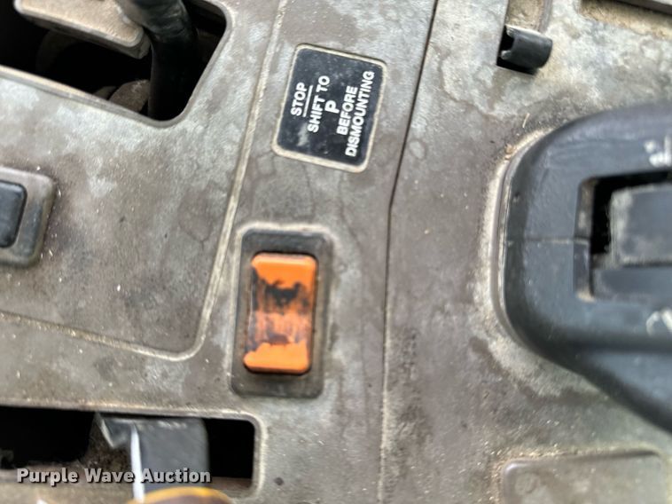 image for item DW2372 2013 John Deere 6115M MFWD tractor